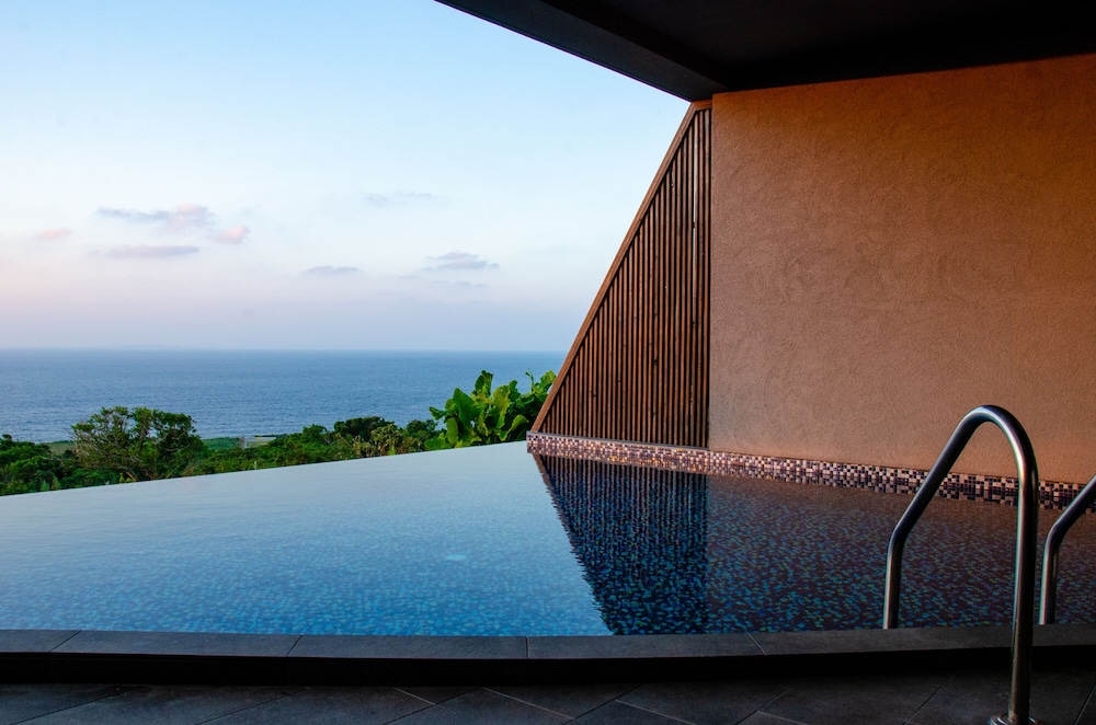 ピース プライベートプール14 | ハナリ・ヴィラ・コウリ