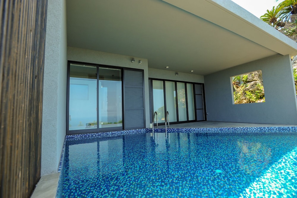 ピース プライベートプール8 | ハナリ・ヴィラ・コウリ