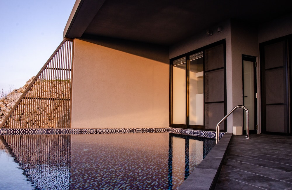 ピース プライベートプール0 | ハナリ・ヴィラ・コウリ