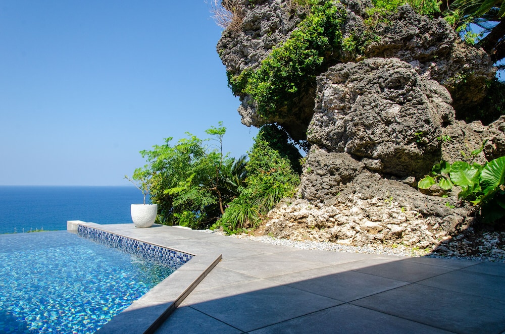 トケイ バルコニー1 | ハナリ・ヴィラ・コウリ