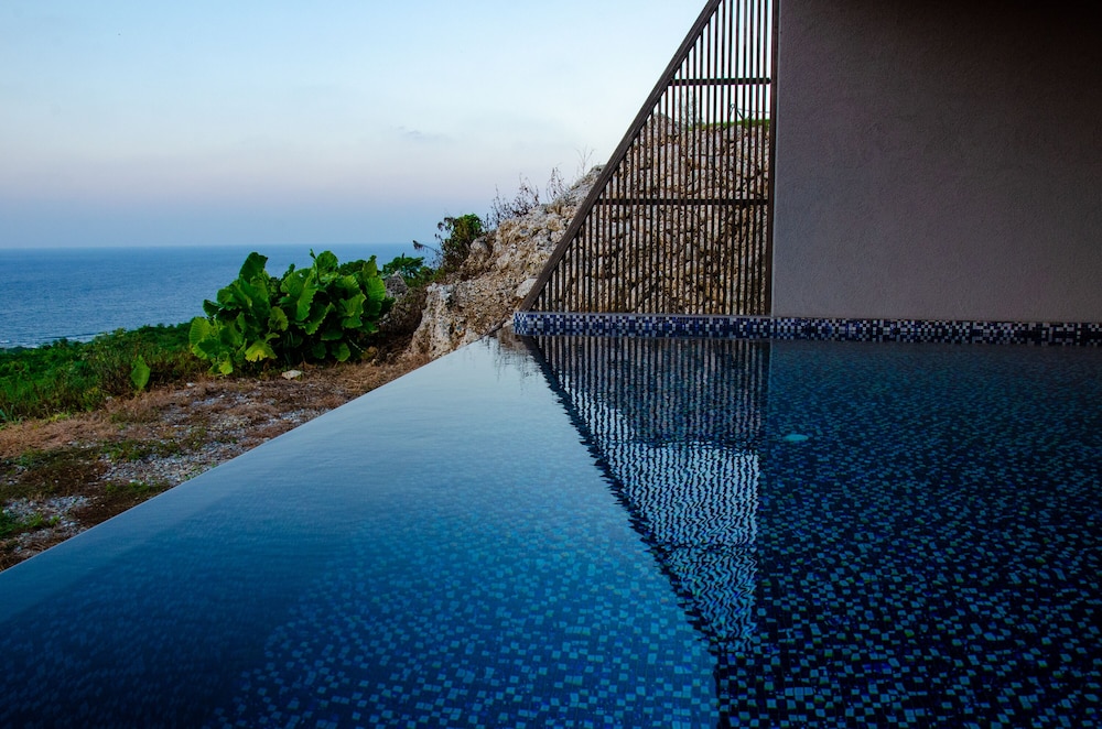 ピース プライベートプール4 | ハナリ・ヴィラ・コウリ