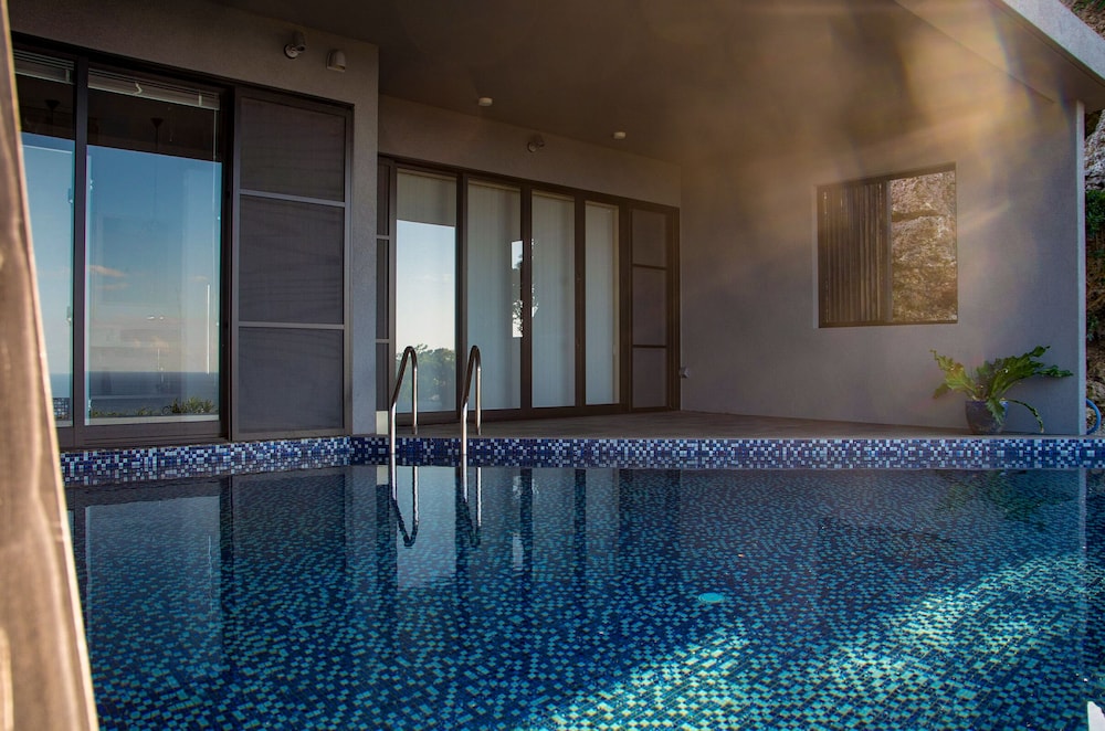 ピース プライベートプール6 | ハナリ・ヴィラ・コウリ