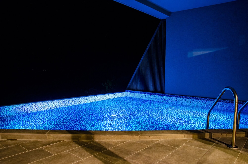 ピース プライベートプール5 | ハナリ・ヴィラ・コウリ