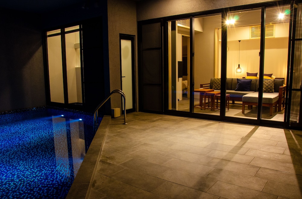 ピース テラス / パティオ1 | ハナリ・ヴィラ・コウリ