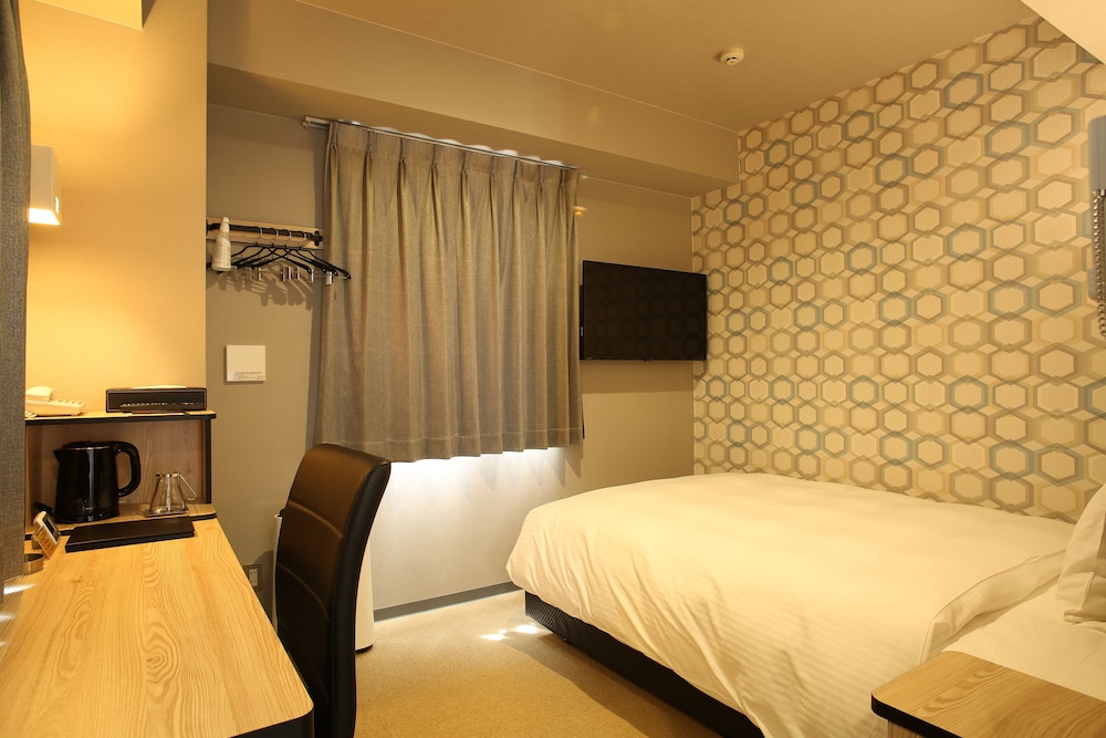 シングルルーム ダブルベッド 1 台 禁煙 客室5 | グリーンリッチホテル&カプセル那覇 人工温泉・二股湯の華