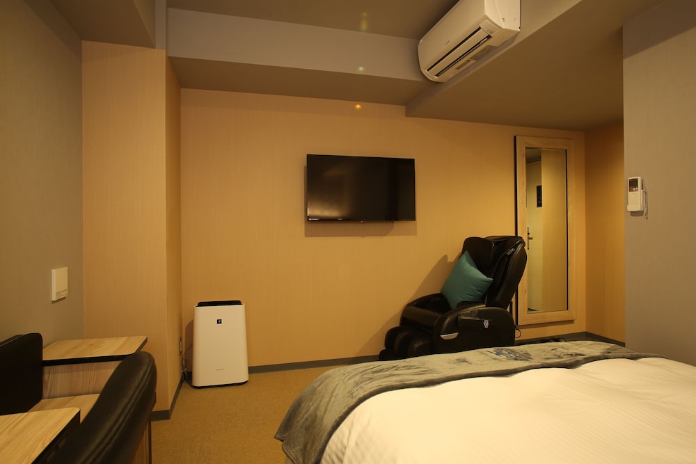 プレミアム ダブルルーム 喫煙可 客室1 | グリーンリッチホテル＆カプセル那覇　人工温泉・二股湯の華