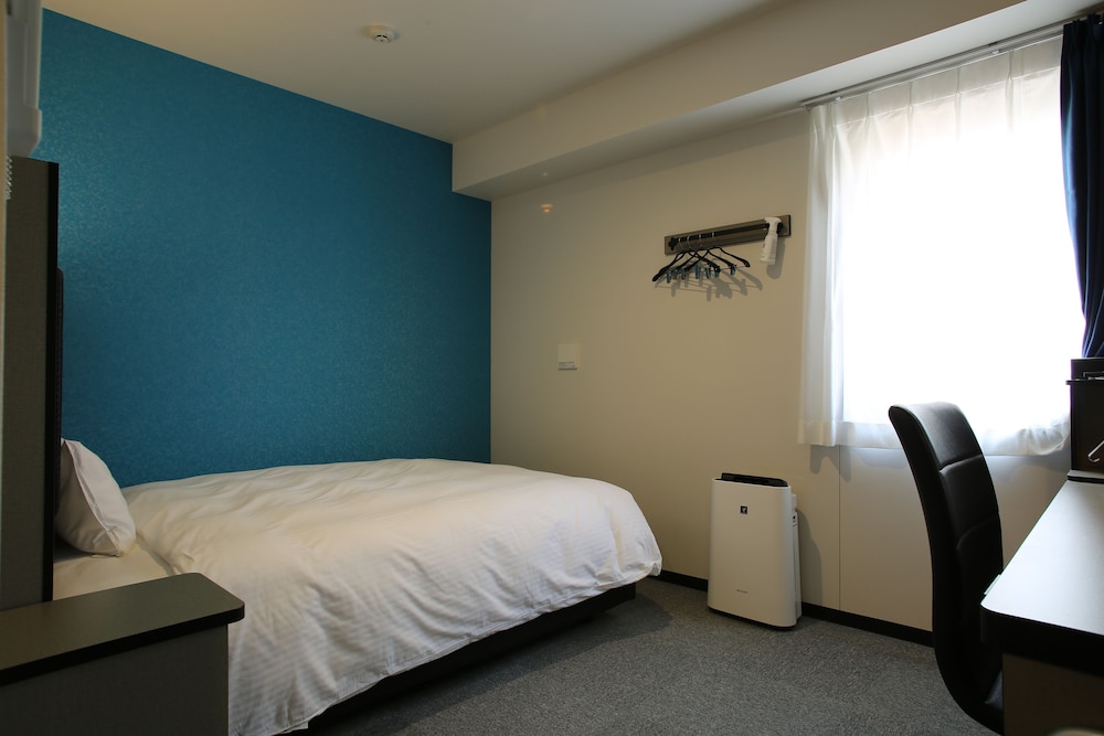 シングルルーム ダブルベッド 1 台 禁煙 客室4 | グリーンリッチホテル&カプセル那覇 人工温泉・二股湯の華