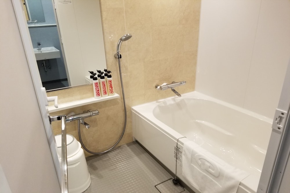 ツインルーム ダブルベッド 2 台 禁煙 客室2 | グリーンリッチホテル&カプセル那覇 人工温泉・二股湯の華