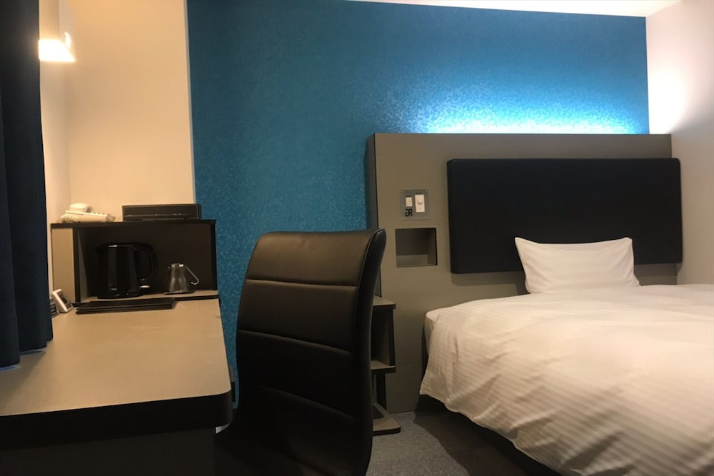 シングルルーム ダブルベッド 1 台 禁煙 客室2 | グリーンリッチホテル&カプセル那覇 人工温泉・二股湯の華