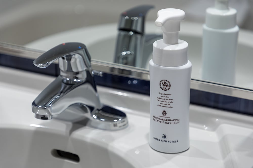 シングルルーム ダブルベッド 1 台 禁煙 バスルームの設備1 | グリーンリッチホテル&カプセル那覇 人工温泉・二股湯の華