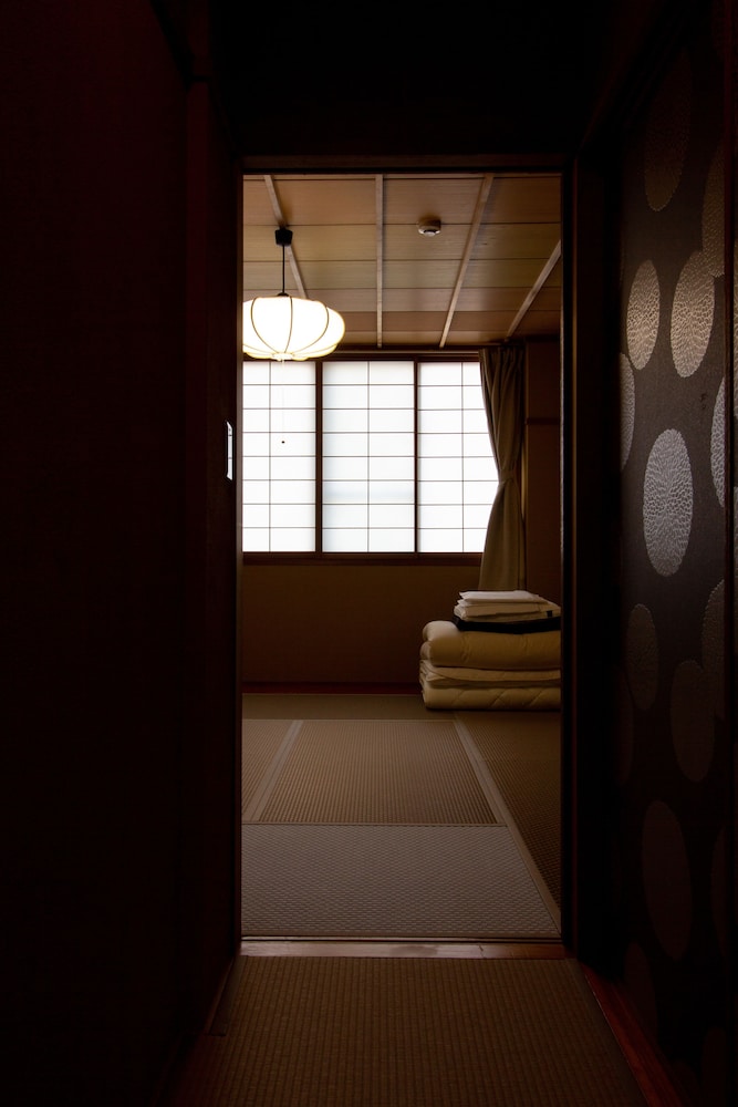 トラディショナル 4人部屋 2-4名用 客室2 | トリップ & スリープホステル大須