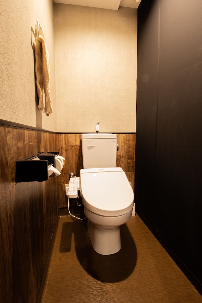 ツインルーム バスルーム0 | トリップ & スリープホステル大須