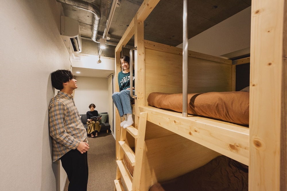 個室 (5名定員 専用バスルーム&トイレ, ミニキッチン付き) 客室4 | GRAND HOSTEL LDK 大阪心斎橋 - ホステル