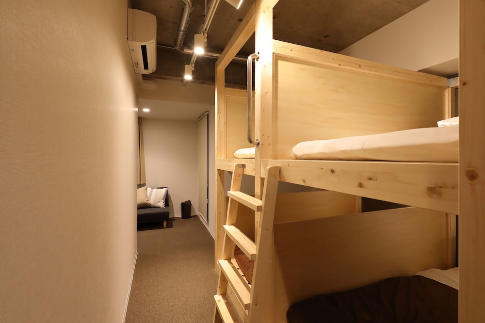個室 (5名定員 専用バスルーム&トイレ, ミニキッチン付き) | GRAND HOSTEL LDK 大阪心斎橋 - ホステル