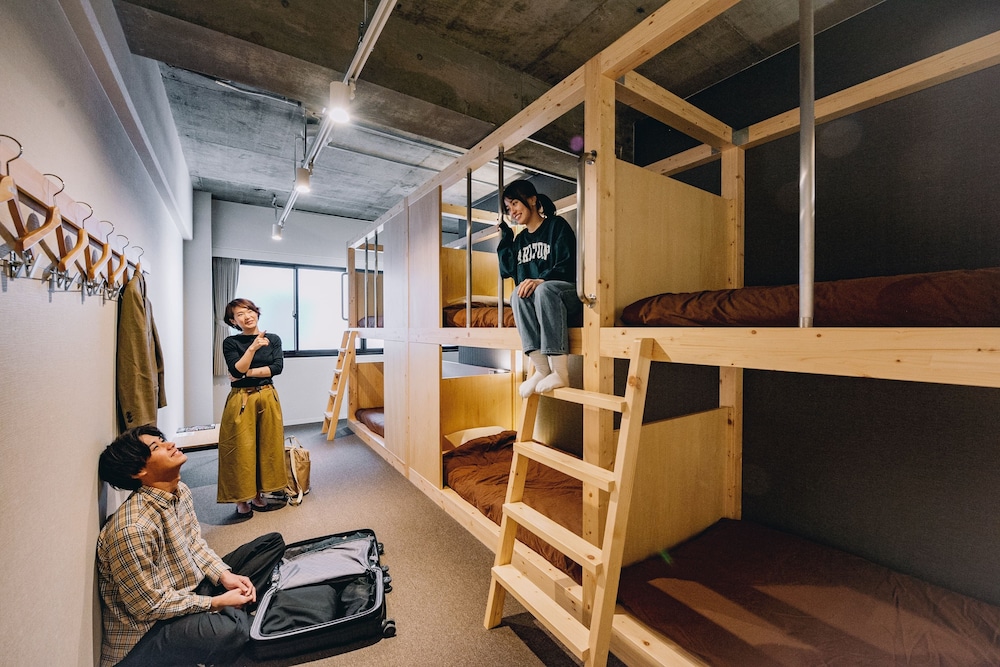 個室 (6名定員 共用バスルーム＆トイレ) 客室2 | GRAND HOSTEL LDK 大阪心斎橋 - ホステル