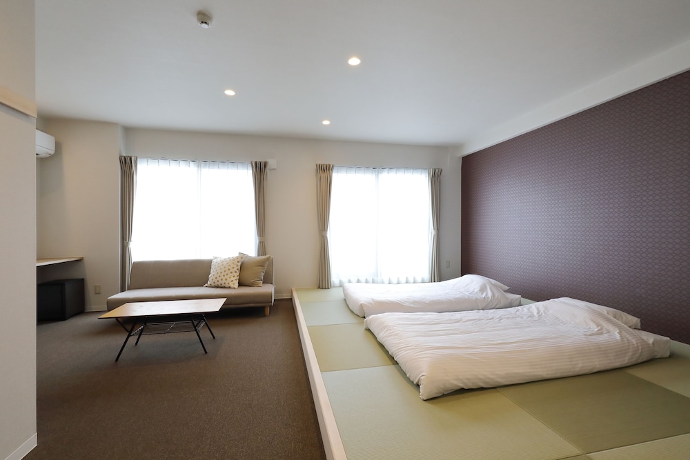 和室(5名定員, 専用バスルーム&トイレ) | GRAND HOSTEL LDK 大阪心斎橋 - ホステル