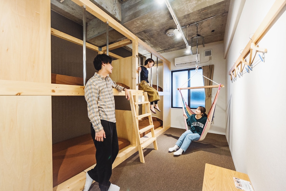 個室 (4名定員 共用バスルーム＆トイレ) 客室3 | GRAND HOSTEL LDK 大阪心斎橋 - ホステル