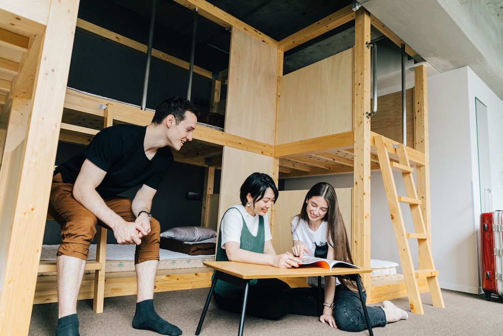 個室 (6名定員 共用バスルーム＆トイレ) | GRAND HOSTEL LDK 大阪心斎橋 - ホステル