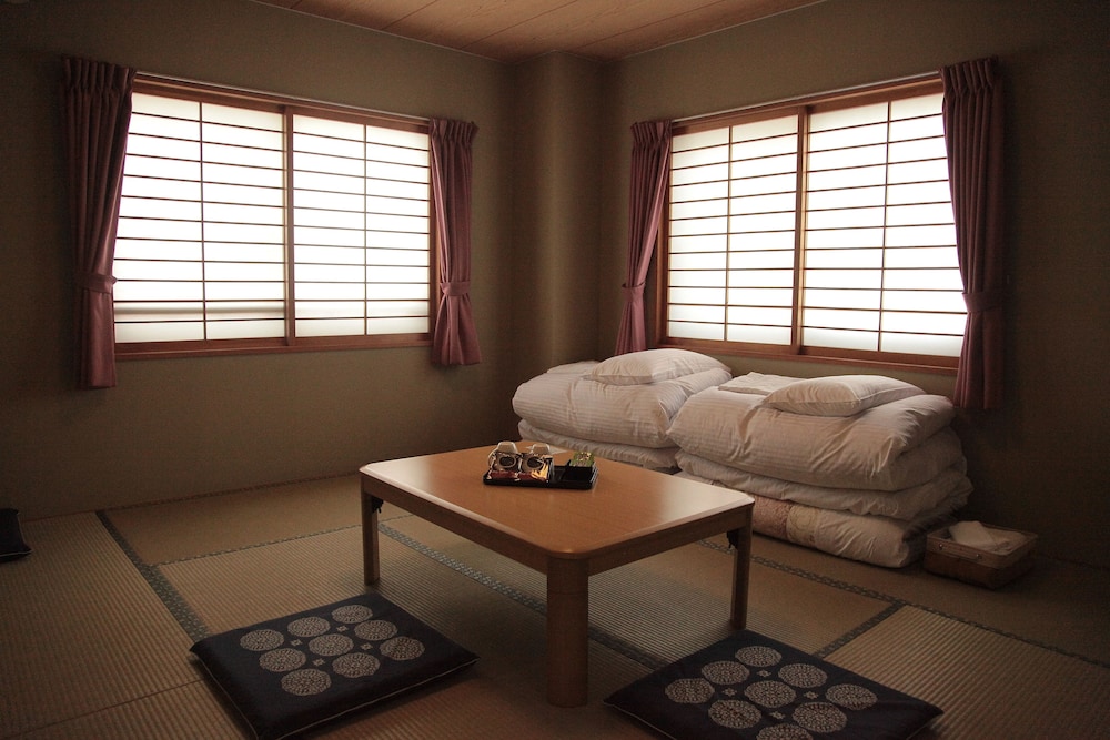 和室 4人部屋 客室2 | シャーレ バーラップ フラヌイ