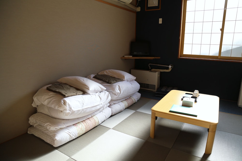 和室 ツインルーム 客室1 | シャーレ バーラップ フラヌイ