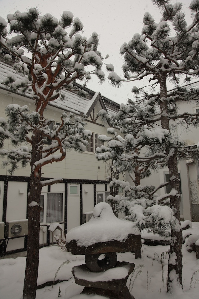 和洋室 ガーデン ビュー1 | シャーレ バーラップ フラヌイ