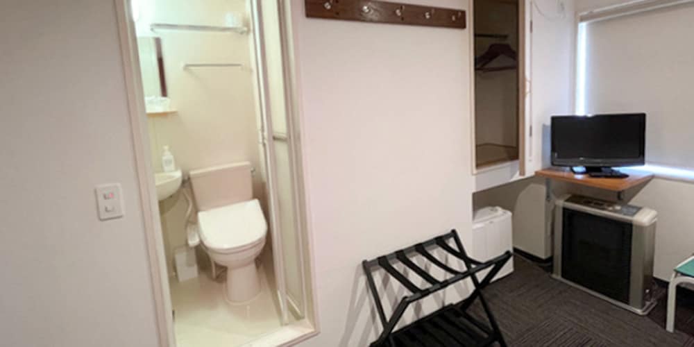 ベーシック ダブルルーム バスルーム1 | シャーレ バーラップ フラヌイ