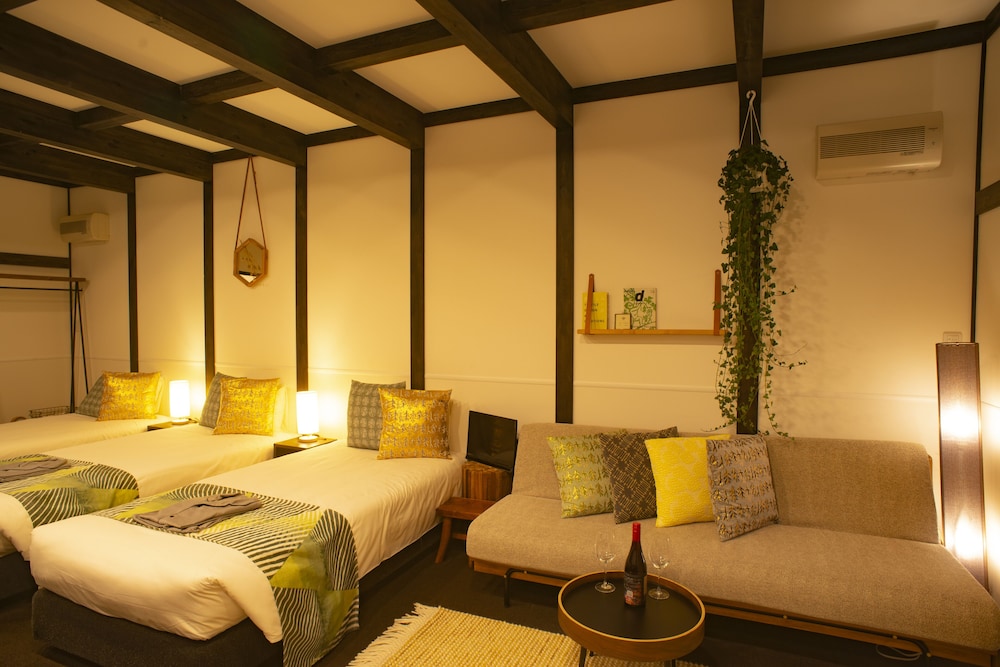 デラックス 4 人部屋 禁煙 客室5 | JINYA 富士河口湖