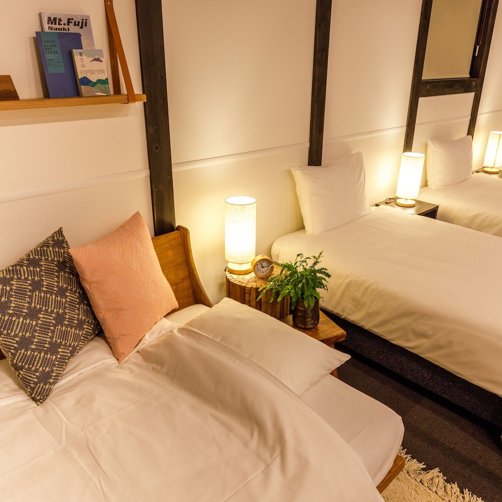 デラックス 4 人部屋 禁煙 客室2 | JINYA 富士河口湖