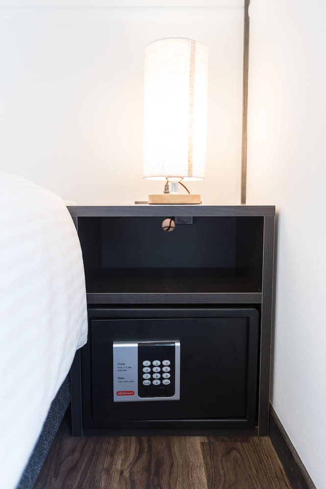 デラックス 4 人部屋 禁煙 セーフティボックス0 | JINYA 富士河口湖