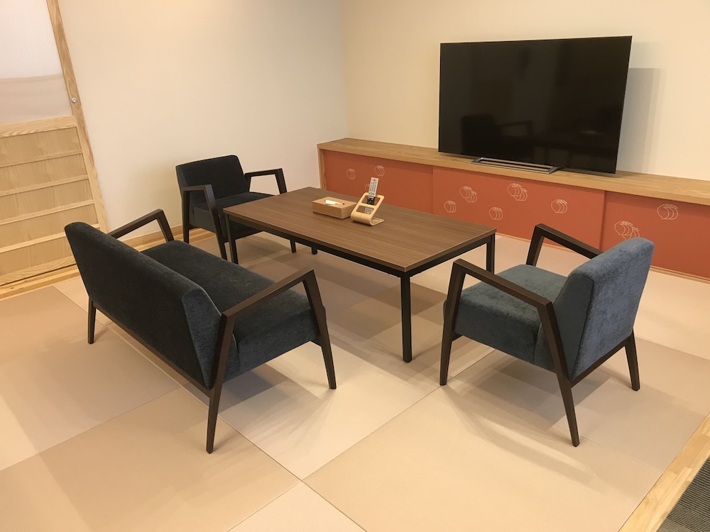 デラックス 4 人部屋 4 ベッドルーム 禁煙 客室2 | ホテル ユルリト 大阪