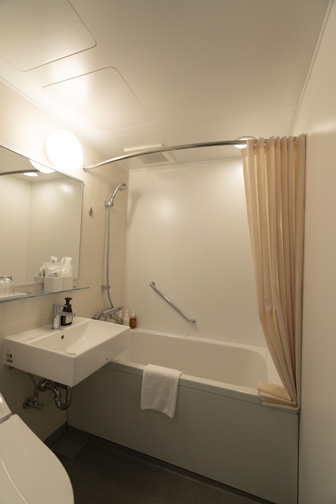 セミダブルルーム 禁煙 バスルーム0 | HAMACHO HOTEL TOKYO