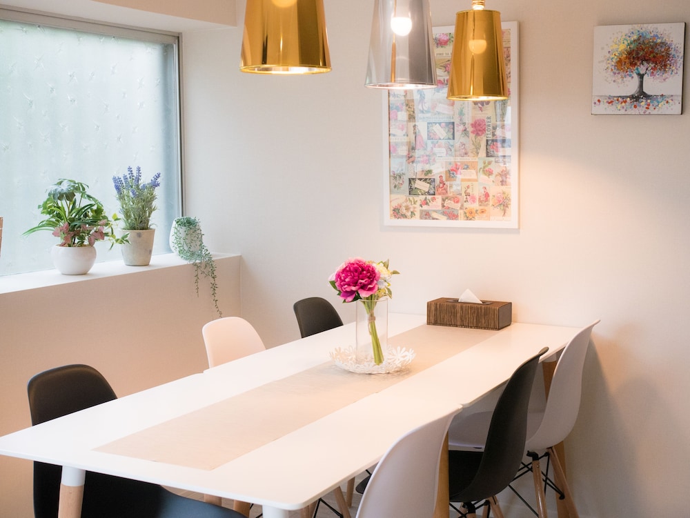 ベーシック ヴィラ 禁煙 客室内のダイニングエリア2 | Villa Suite HANA