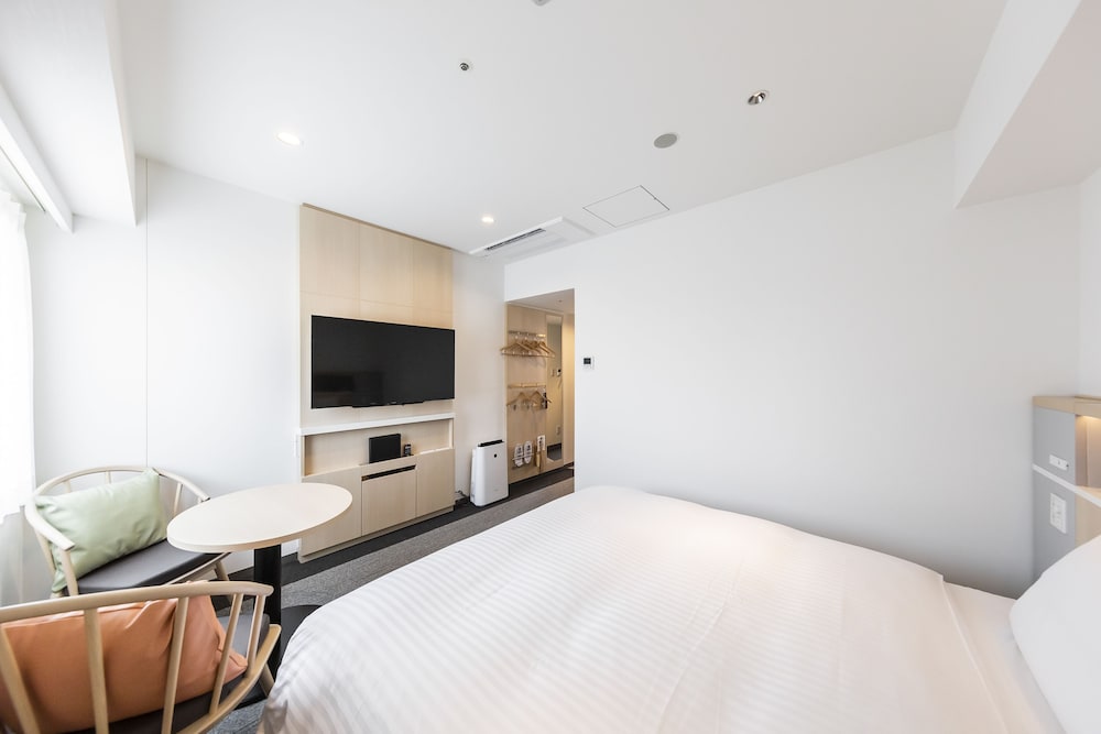 デラックス ダブルルーム 禁煙 客室1 | JR西日本グループ ヴィアインプライム心斎橋四ツ橋