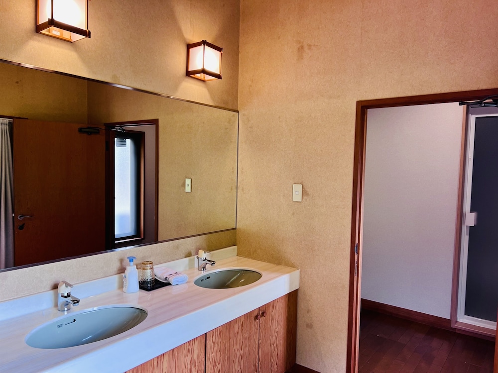 デラックス 4 人部屋 客室1 | 瀧澤禅寺