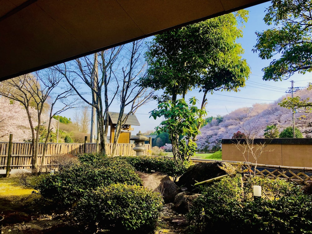 デラックス 4 人部屋 ガーデン ビュー0 | 瀧澤禅寺