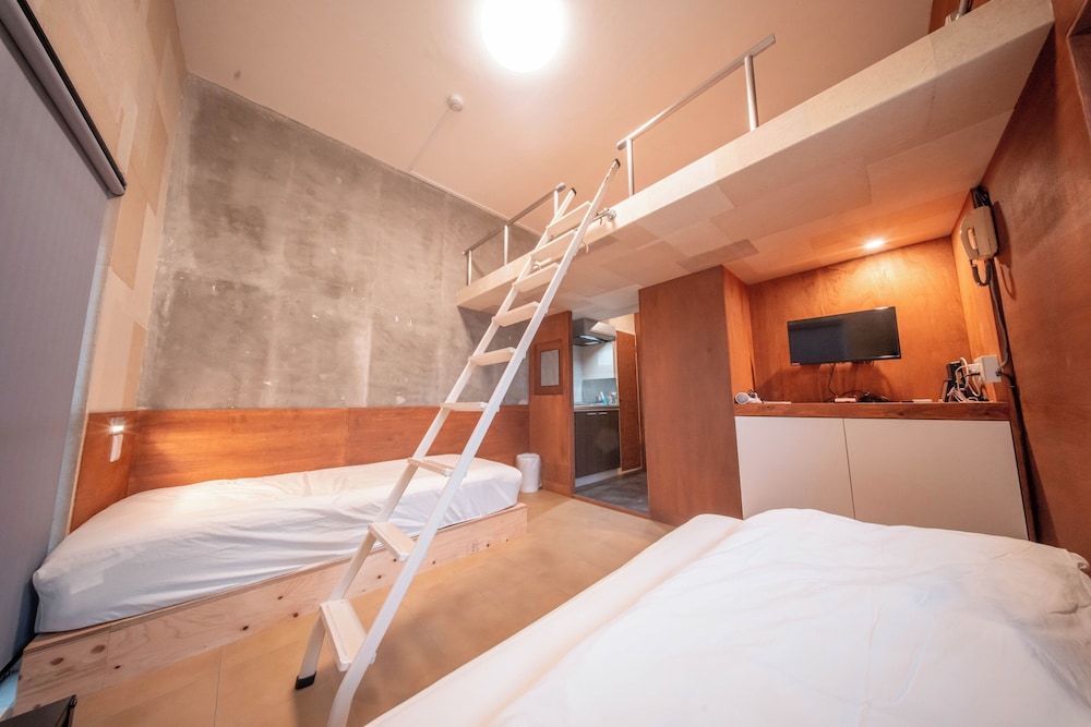 ベーシック ダブルまたはツインルーム ベッド (複数台) 禁煙 客室12 | プラスワン藤崎