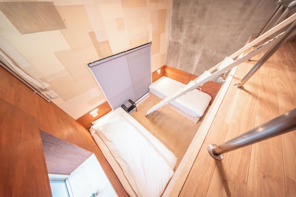 ベーシック ダブルまたはツインルーム ベッド (複数台) 禁煙 客室10 | プラスワン藤崎