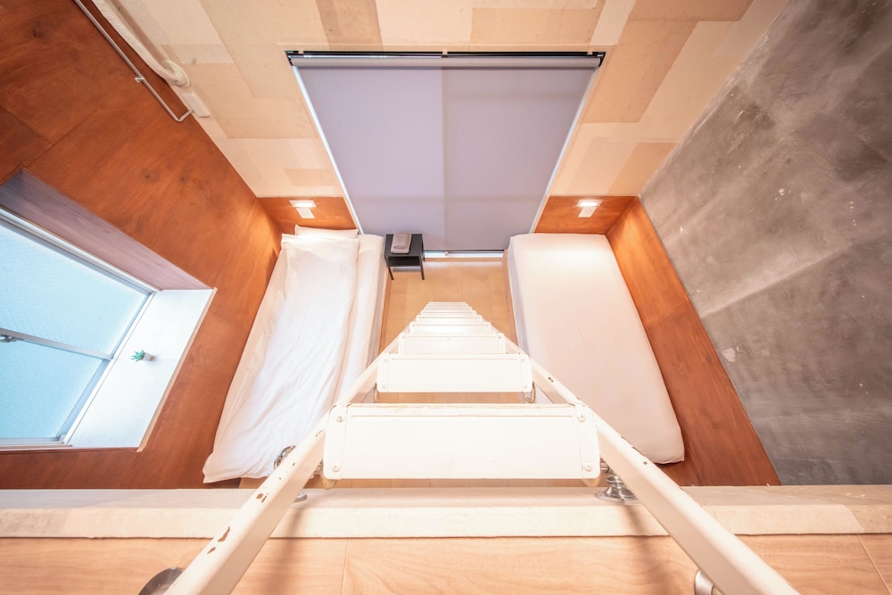 ベーシック ダブルまたはツインルーム ベッド (複数台) 禁煙 客室17 | プラスワン藤崎