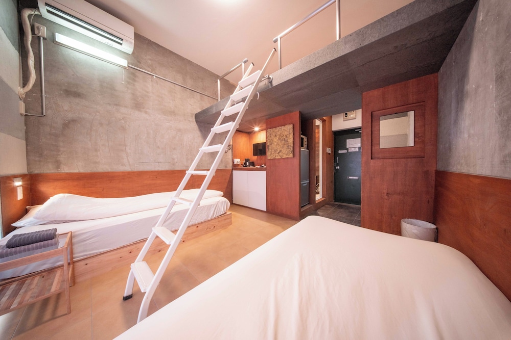 ベーシック ダブルまたはツインルーム ベッド (複数台) 禁煙 客室7 | プラスワン藤崎