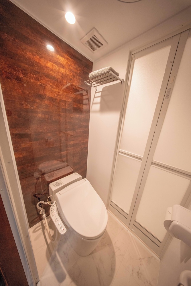 ベーシック ダブルまたはツインルーム ベッド (複数台) 禁煙 バスルーム1 | プラスワン藤崎