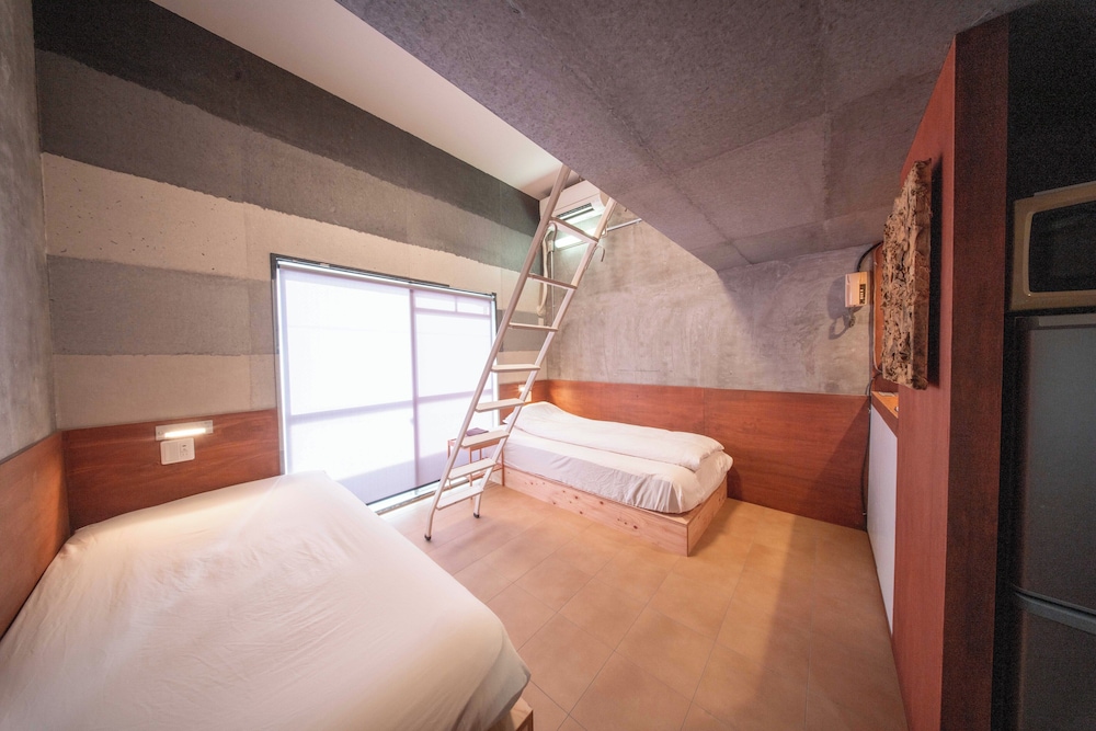 ベーシック ダブルまたはツインルーム ベッド (複数台) 禁煙 客室18 | プラスワン藤崎