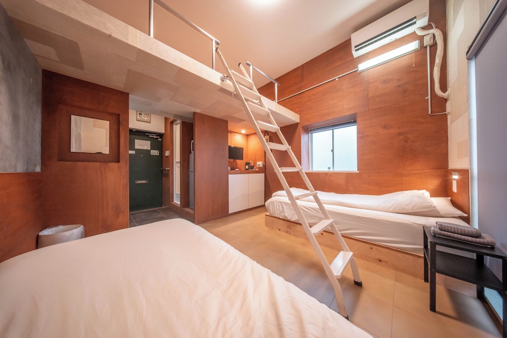 ベーシック ダブルまたはツインルーム ベッド (複数台) 禁煙 客室11 | プラスワン藤崎