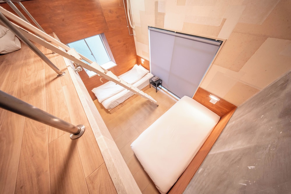 ベーシック ダブルまたはツインルーム ベッド (複数台) 禁煙 客室14 | プラスワン藤崎