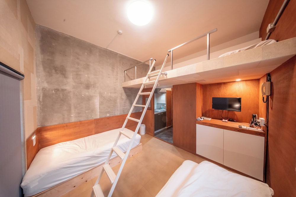 ベーシック ダブルまたはツインルーム ベッド (複数台) 禁煙 客室4 | プラスワン藤崎