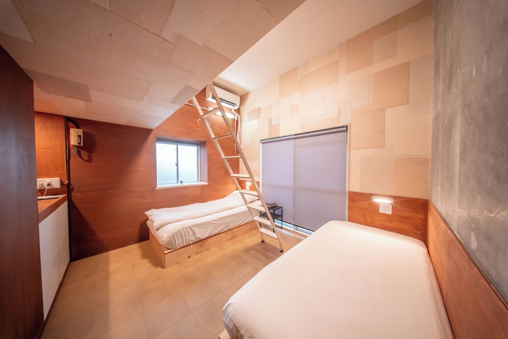 ベーシック ダブルまたはツインルーム ベッド (複数台) 禁煙 客室8 | プラスワン藤崎