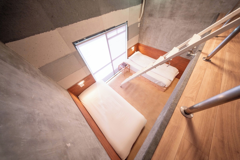 ベーシック ダブルまたはツインルーム ベッド (複数台) 禁煙 客室24 | プラスワン藤崎