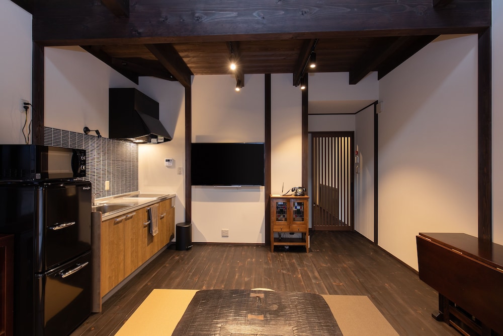 デラックス ヴィラ リビングルーム6 | ざいもく庵