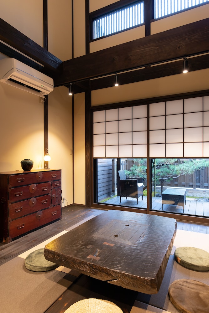 デラックス ヴィラ リビングルーム11 | ざいもく庵