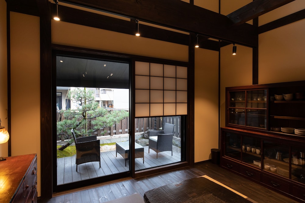 デラックス ヴィラ 客室4 | ざいもく庵