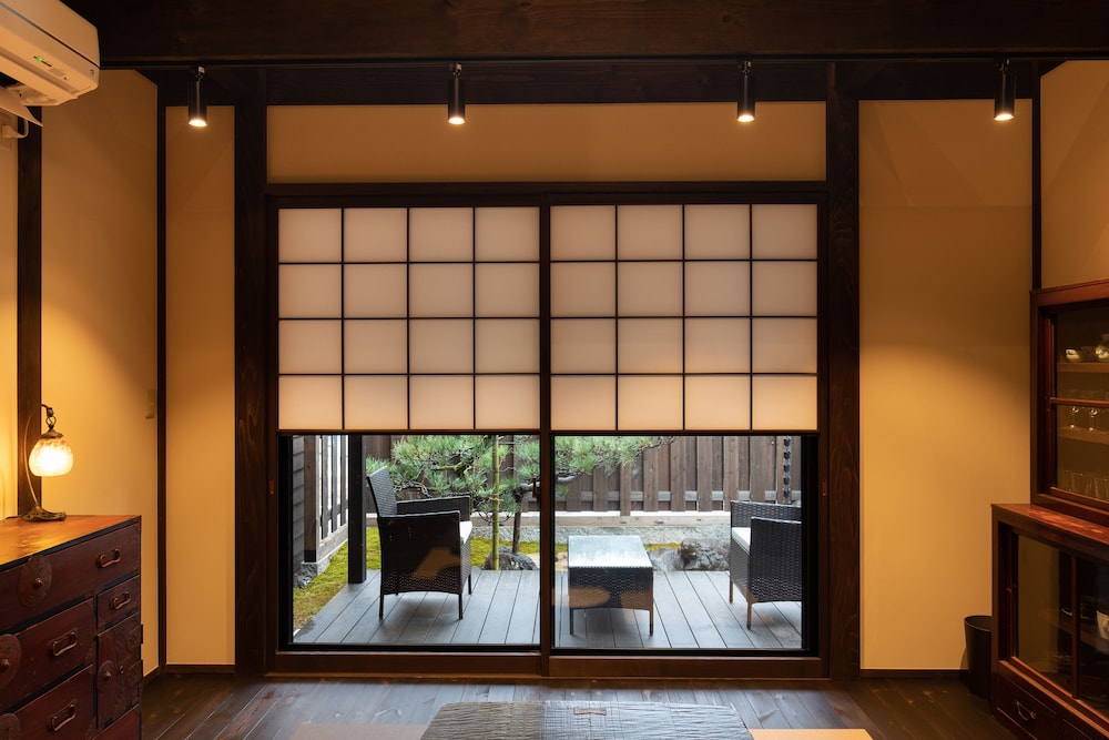 デラックス ヴィラ 客室3 | ざいもく庵